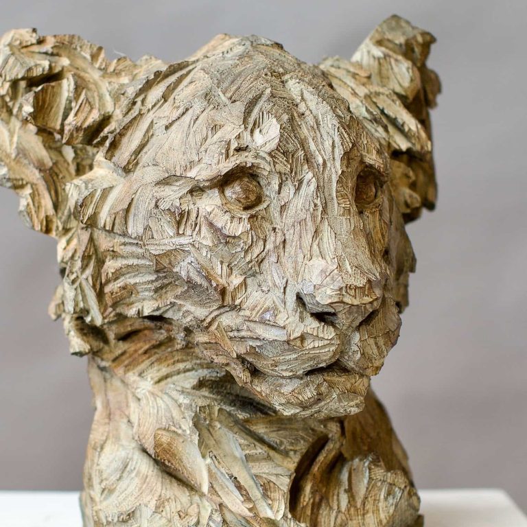 Les sculptures animalières en bronze et en bois de Jürgen Lingl se distinguent par leur impressionnante majesté. L’artiste montre une grande dextérité et maîtrise parfaitement sa technique.