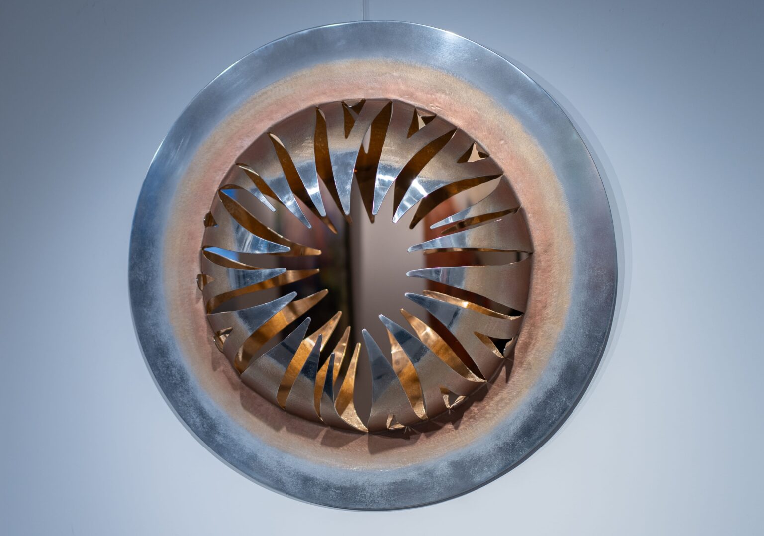 Oeuvre miroir de l'artiste Kymia. Couleur bronze.