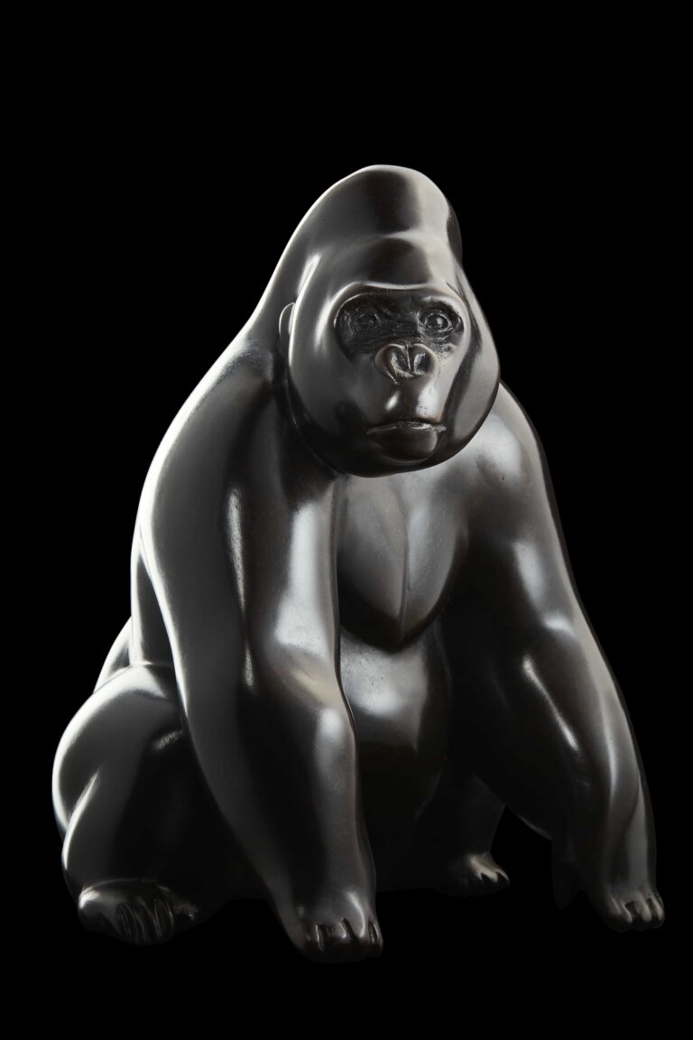 Sculpture Michel Bassompierre. Animal. singe. Gorille dos argenté